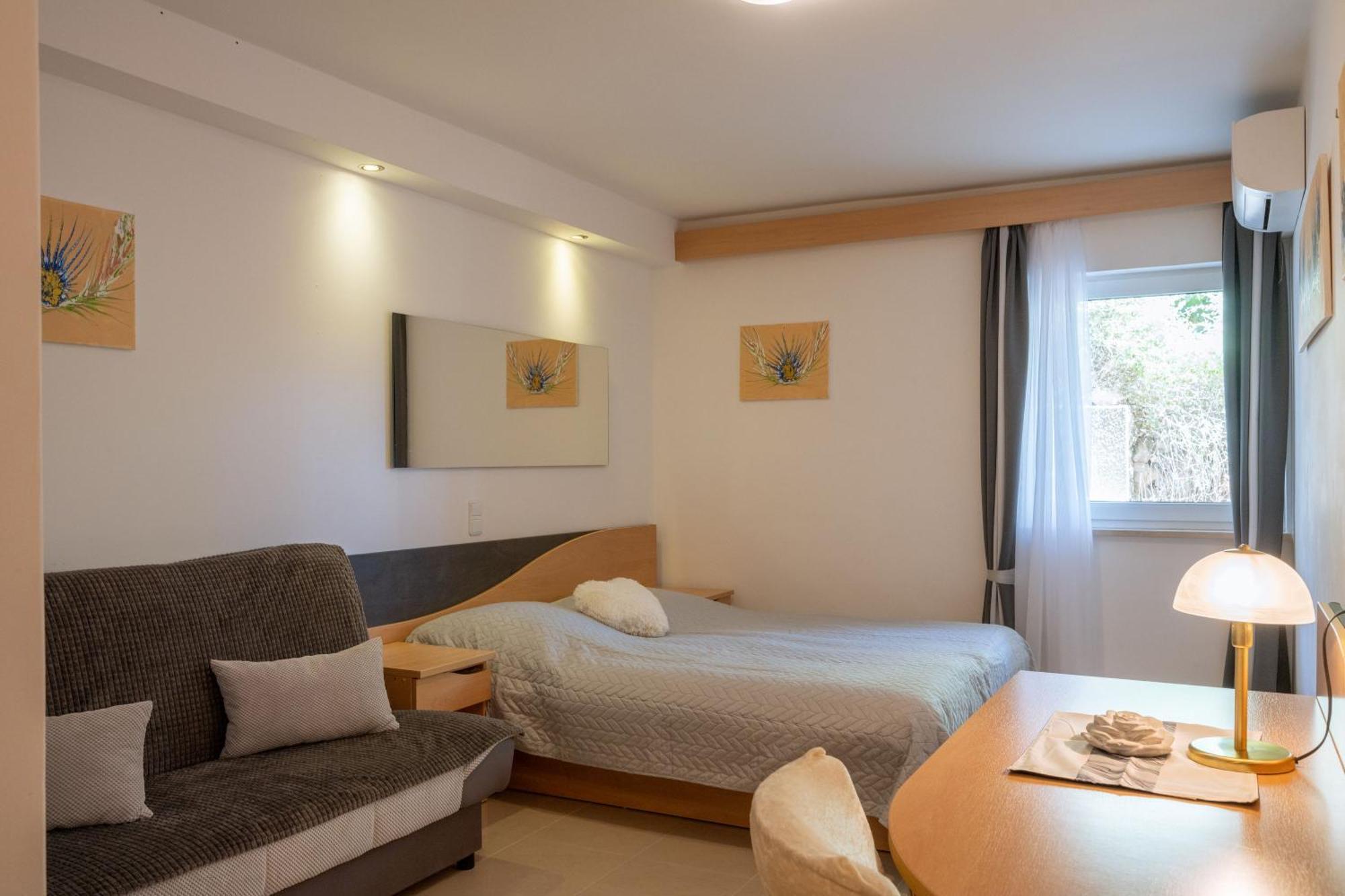 Apartmani Marelic - Sun Beach Zavalatica Buitenkant foto