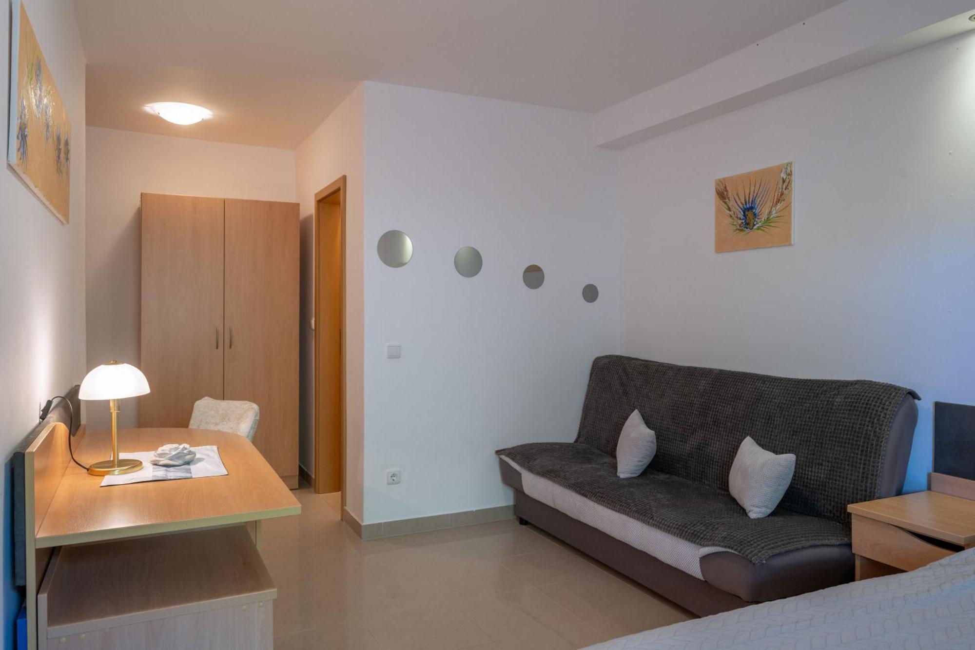 Apartmani Marelic - Sun Beach Zavalatica Buitenkant foto