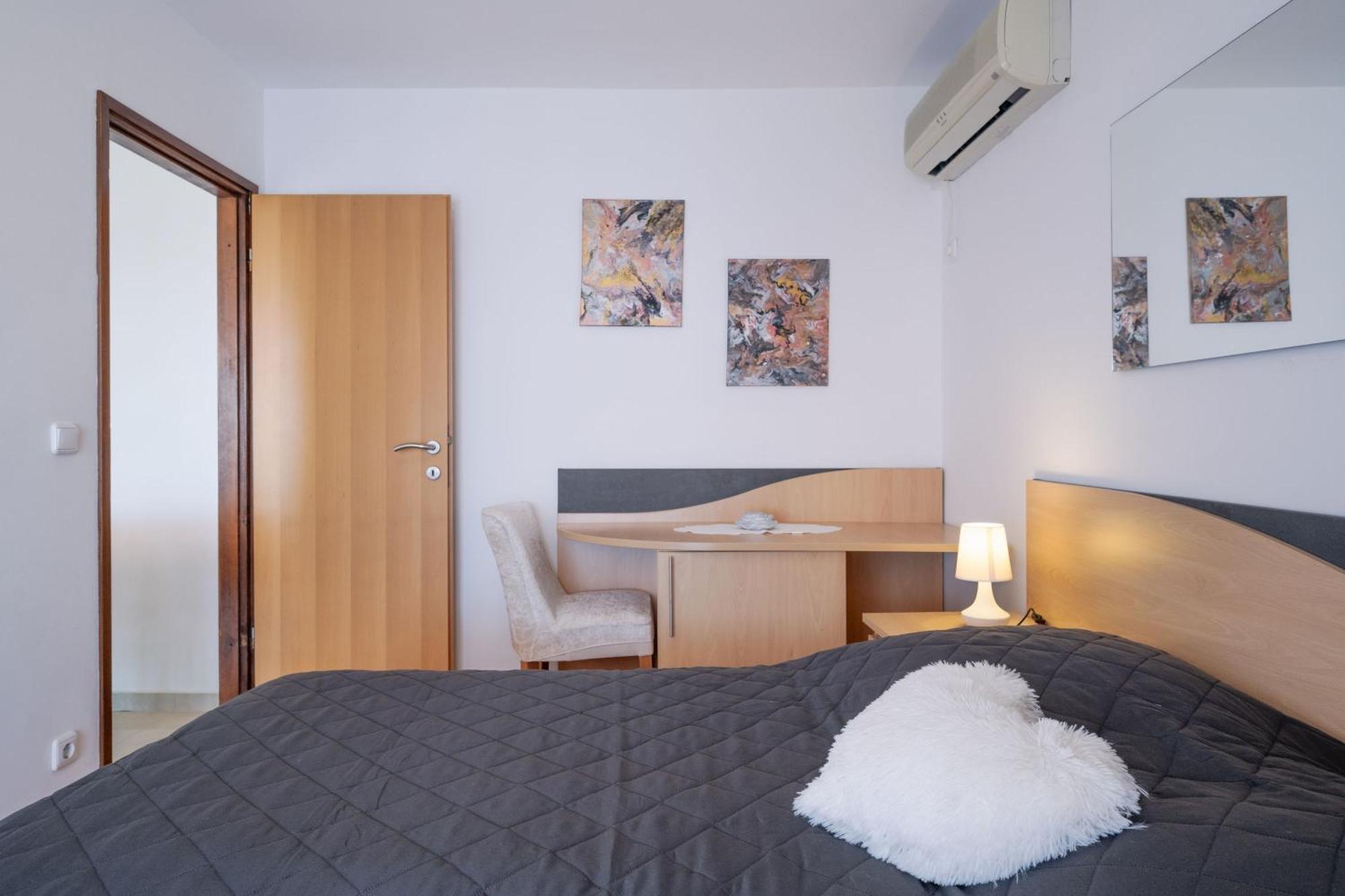 Apartmani Marelic - Sun Beach Zavalatica Buitenkant foto