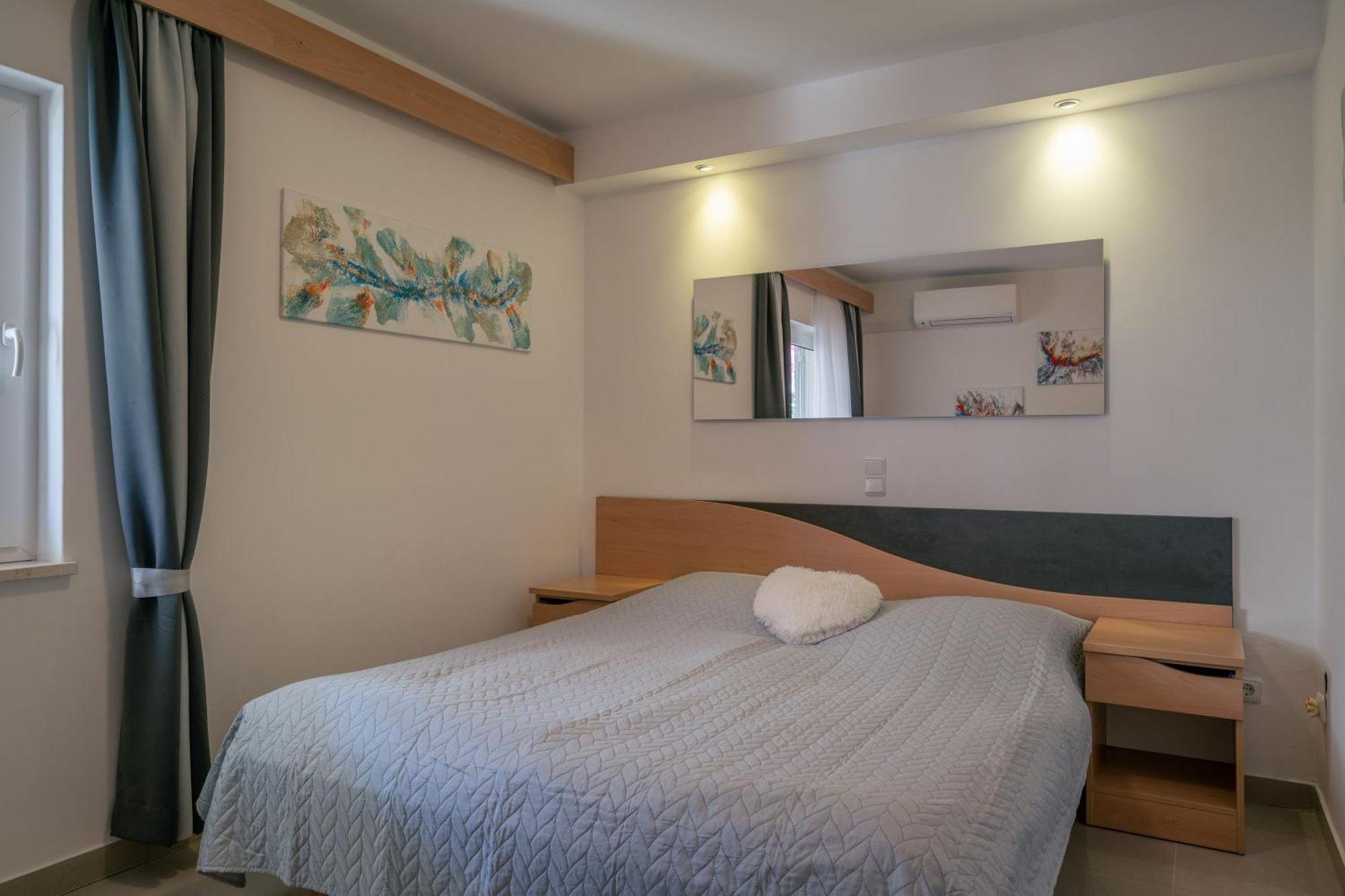 Apartmani Marelic - Sun Beach Zavalatica Buitenkant foto