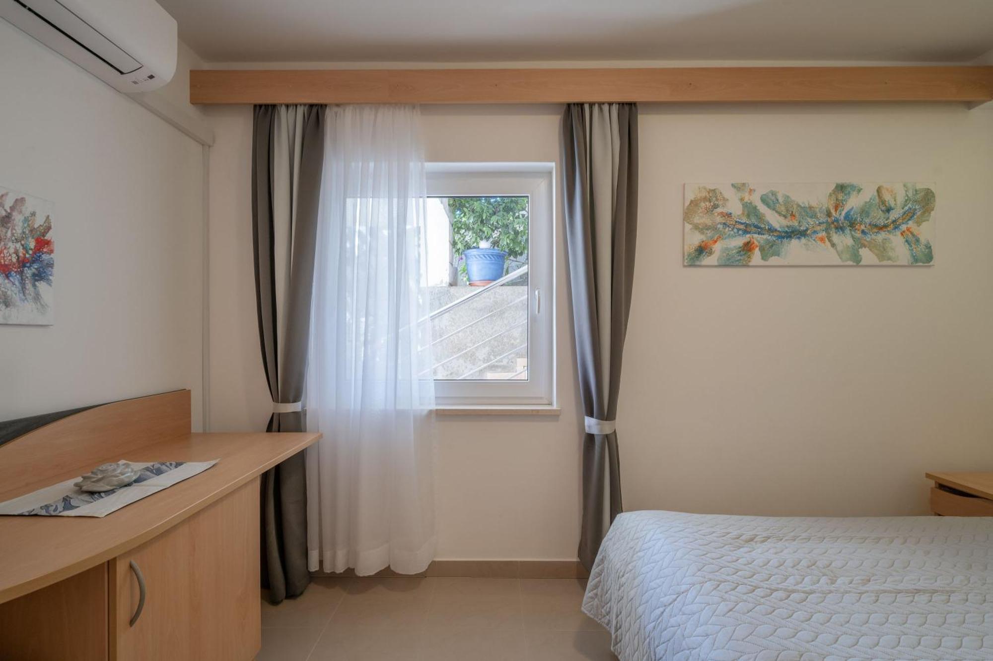 Apartmani Marelic - Sun Beach Zavalatica Buitenkant foto