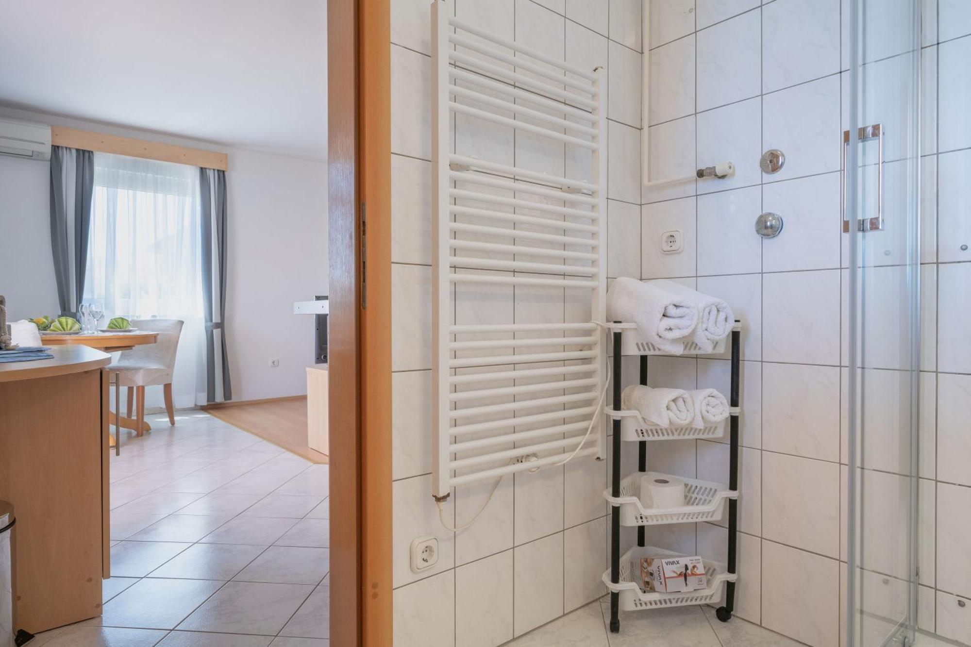Apartmani Marelic - Sun Beach Zavalatica Buitenkant foto